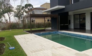 Importante propiedad con ascensor en venta Lagos de Canning