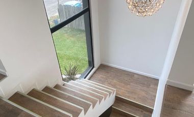 Importante propiedad con ascensor en venta Lagos de Canning