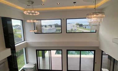 Importante propiedad con ascensor en venta Lagos de Canning