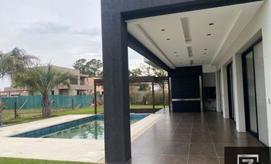 Importante propiedad con ascensor en venta Lagos de Canning