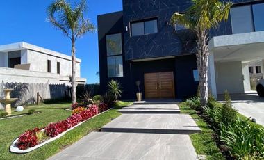 Importante propiedad con ascensor en venta Lagos de Canning