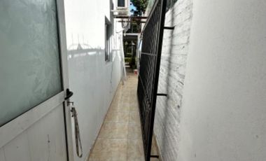 VENDE casa en esquina Barrio Incone 370m2.
