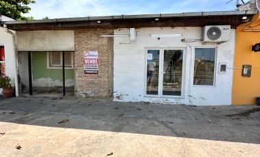VENDE casa en esquina Barrio Incone 370m2.