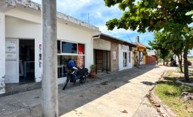VENDE casa en esquina Barrio Incone 370m2.