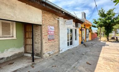 VENDE casa en esquina Barrio Incone 370m2.