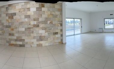 Casa en alquiler de 4 dormitorios c/ cochera en La Providencia Resort & Country Club