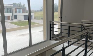 Casa en alquiler de 4 dormitorios c/ cochera en La Providencia Resort & Country Club