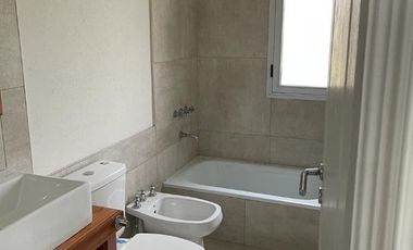 Casa en alquiler de 4 dormitorios c/ cochera en La Providencia Resort & Country Club