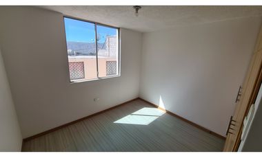 VENTA CASA ESTRENO, CONJUNTO MITAD DEL MUNDO