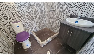 VENTA CASA ESTRENO, CONJUNTO MITAD DEL MUNDO