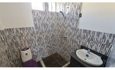 VENTA CASA ESTRENO, CONJUNTO MITAD DEL MUNDO