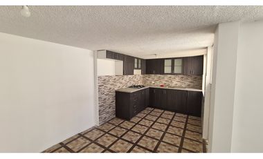 VENTA CASA ESTRENO, CONJUNTO MITAD DEL MUNDO