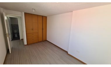 VENTA CASA ESTRENO, CONJUNTO MITAD DEL MUNDO