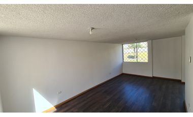 VENTA CASA ESTRENO, CONJUNTO MITAD DEL MUNDO
