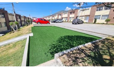 VENTA CASA ESTRENO, CONJUNTO MITAD DEL MUNDO