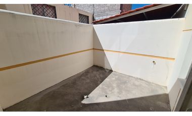 VENTA CASA ESTRENO, CONJUNTO MITAD DEL MUNDO