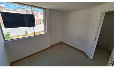 VENTA CASA ESTRENO, CONJUNTO MITAD DEL MUNDO