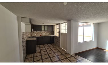 VENTA CASA ESTRENO, CONJUNTO MITAD DEL MUNDO