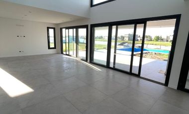 Casa en venta de 4 dormitorios a estrenar en San Lucas