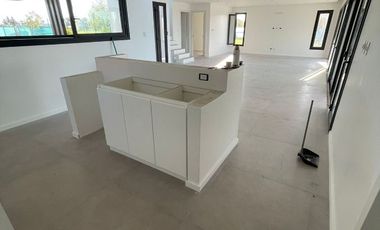 Casa en venta de 4 dormitorios a estrenar en San Lucas