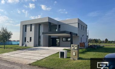 Casa en venta de 4 dormitorios a estrenar en San Lucas