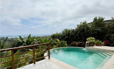 Casa 3 dormitorios con piscina y vista al mar Ayampe