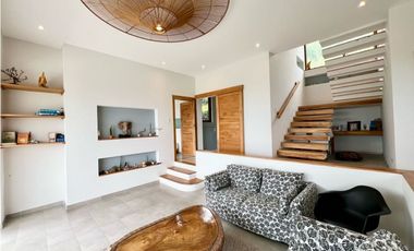 Casa 3 dormitorios con piscina y vista al mar Ayampe