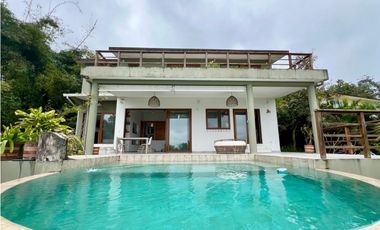 Casa 3 dormitorios con piscina y vista al mar Ayampe