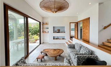 Casa 3 dormitorios con piscina y vista al mar Ayampe