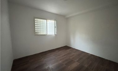 SE VENDE CASA DOS DORM. CALLE CORRIENTES - APPTO BANCOR