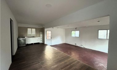 SE VENDE CASA DOS DORM. CALLE CORRIENTES - APPTO BANCOR