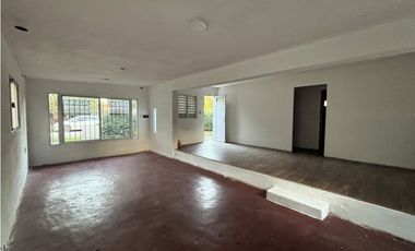 SE VENDE CASA DOS DORM. CALLE CORRIENTES - APPTO BANCOR