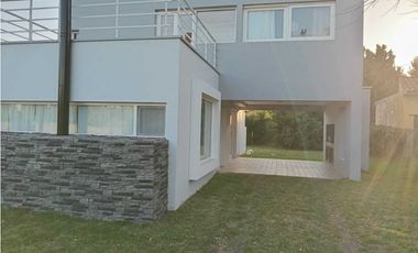 VENTA CASA 3 AMB. CON PARQUE APTO CREDITO Bº RESIDENCIAL EN MIRAMAR