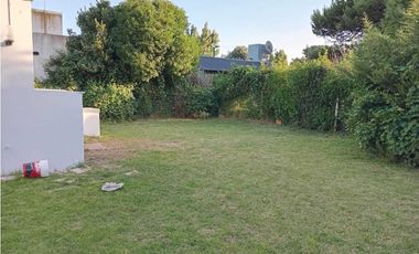 VENTA CASA 3 AMB. CON PARQUE APTO CREDITO Bº RESIDENCIAL EN MIRAMAR