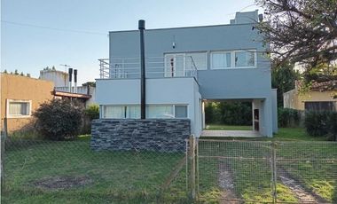 VENTA CASA 3 AMB. CON PARQUE APTO CREDITO Bº RESIDENCIAL EN MIRAMAR