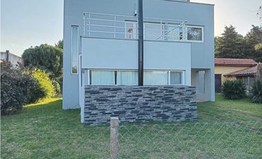 VENTA CASA 3 AMB. CON PARQUE APTO CREDITO Bº RESIDENCIAL EN MIRAMAR