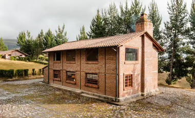 HACIENDA DE  62 HECTREAS A 30 MINUTOS DE CAYAMBE