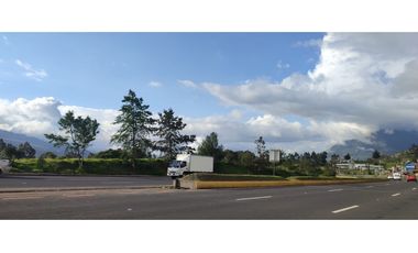 1 A 2  HECTAREAS EN LA PANAMERICANA OTAVALO - CAJAS