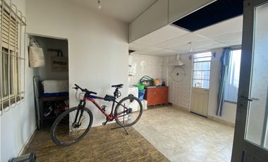SE VENDE CASA 2 DORMITORIOS CALLE BRASIL CON PILETA