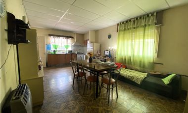 SE VENDE CASA 2 DORMITORIOS CALLE BRASIL CON PILETA