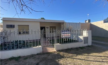 SE VENDE CASA 2 DORMITORIOS CALLE BRASIL CON PILETA