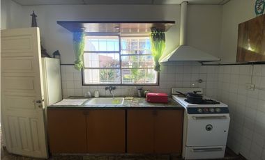 SE VENDE CASA 2 DORMITORIOS CALLE BRASIL CON PILETA