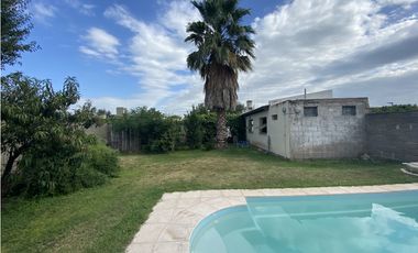 SE VENDE CASA 2 DORMITORIOS CALLE BRASIL CON PILETA