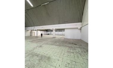 ALQUILER LOCAL Y GALERA COMERCIAL FERNANDEZ DE CORDOVA