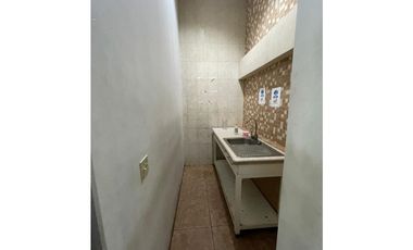 ALQUILER LOCAL Y GALERA COMERCIAL FERNANDEZ DE CORDOVA