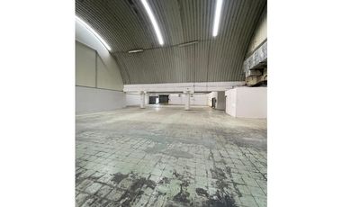 ALQUILER LOCAL Y GALERA COMERCIAL FERNANDEZ DE CORDOVA