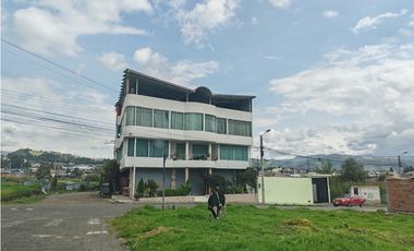 CASA RENTERA ESQUINERA – ALTA RENTABILIDAD EN CAYAMBE 💰📈
