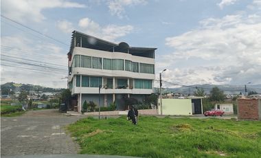 CASA RENTERA ESQUINERA – ALTA RENTABILIDAD EN CAYAMBE 💰📈