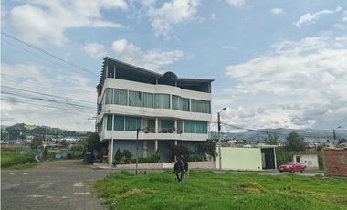 CASA RENTERA ESQUINERA – ALTA RENTABILIDAD EN CAYAMBE 💰📈