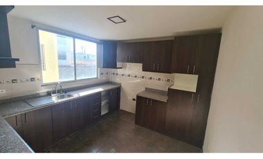 VENTA DEPARTAMENTO, TRES DORMITORIOS, EDIFICIO SEGURO, CALDERÓN